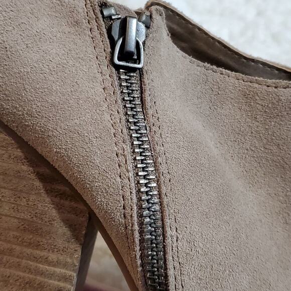 Dolce Vita Women's Suede Leather Zip Heeled Booties Ankle Boots Shoes - Picture 8 of 8